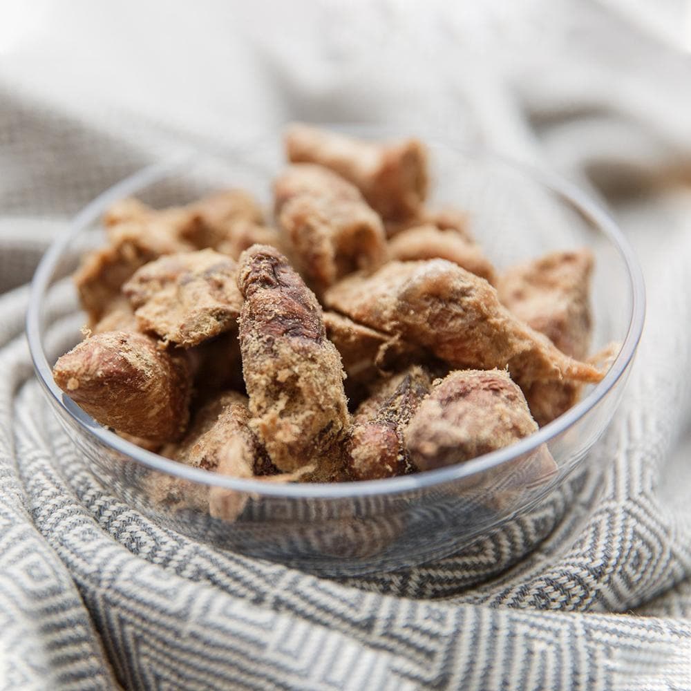 FREEZY PAWS Chicken Heart Coated with Salmon Freeze Dried Pet Treats 100g